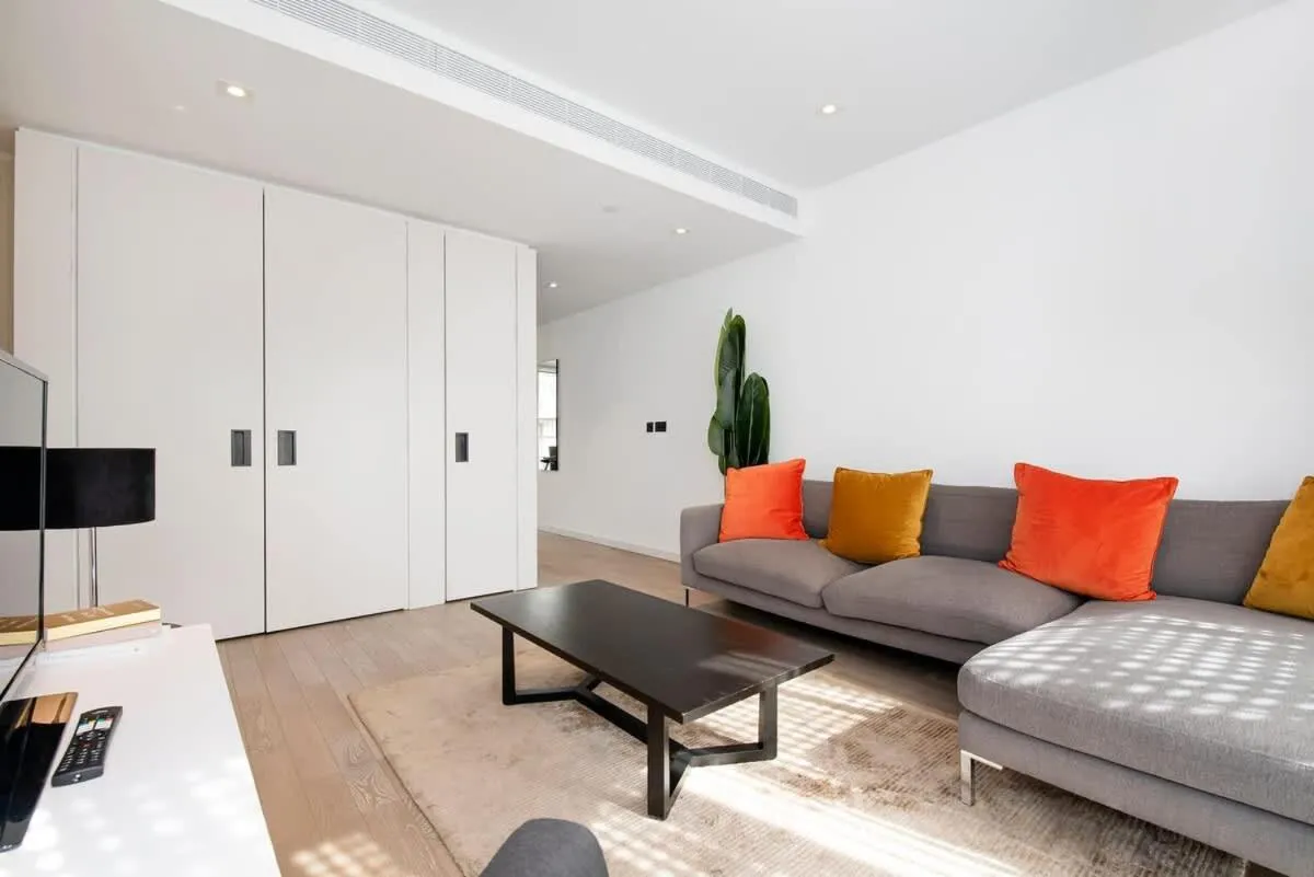Image 4 of Modern 2 Bed Battersea Power Station