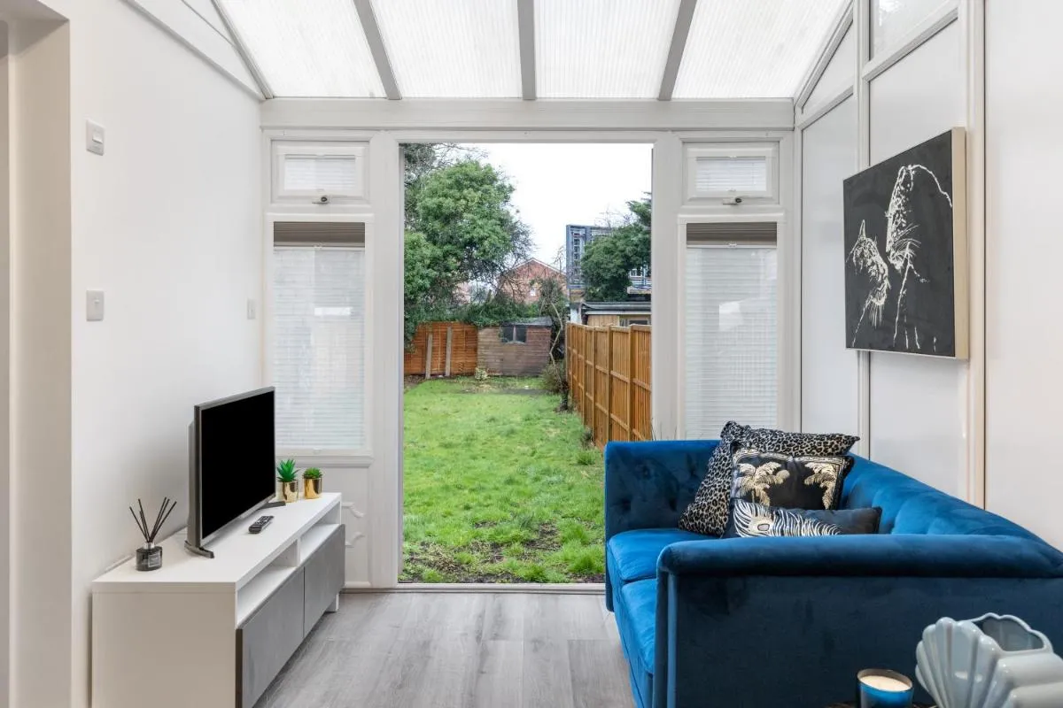 Image 5 of Modern 2 Bedroom APT 3 min walk to Tube station