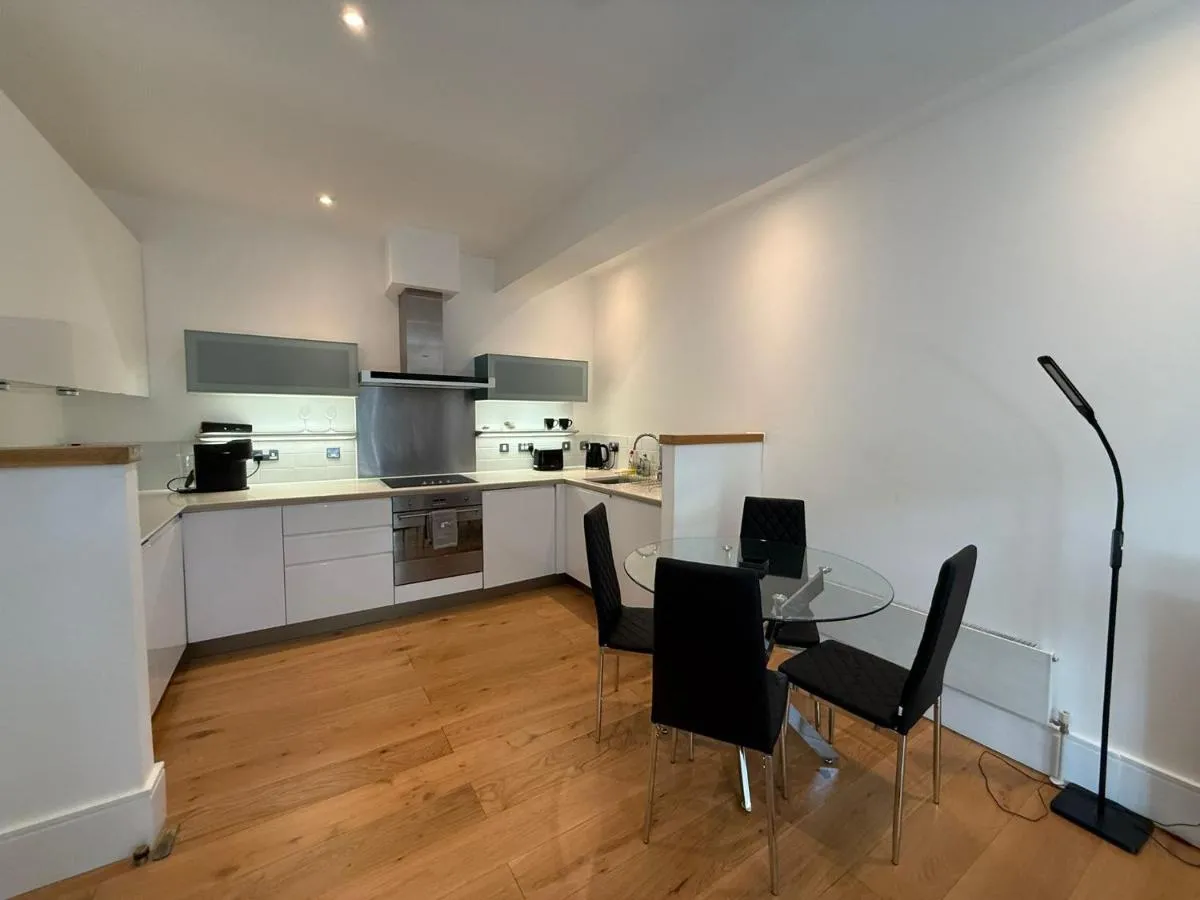 Image 3 of Modern 2 Bedroom Apartment in Kings Cross, London, N1