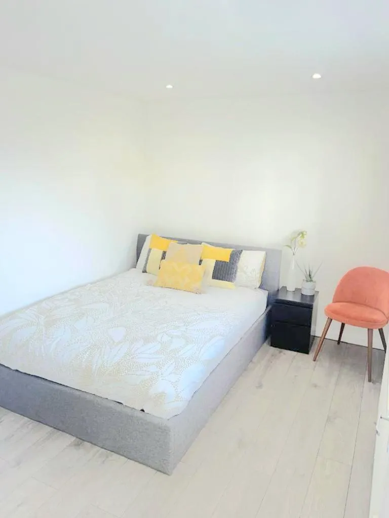 Image 4 of Modern 2 Bedroom Flat With Garden Harrow – London