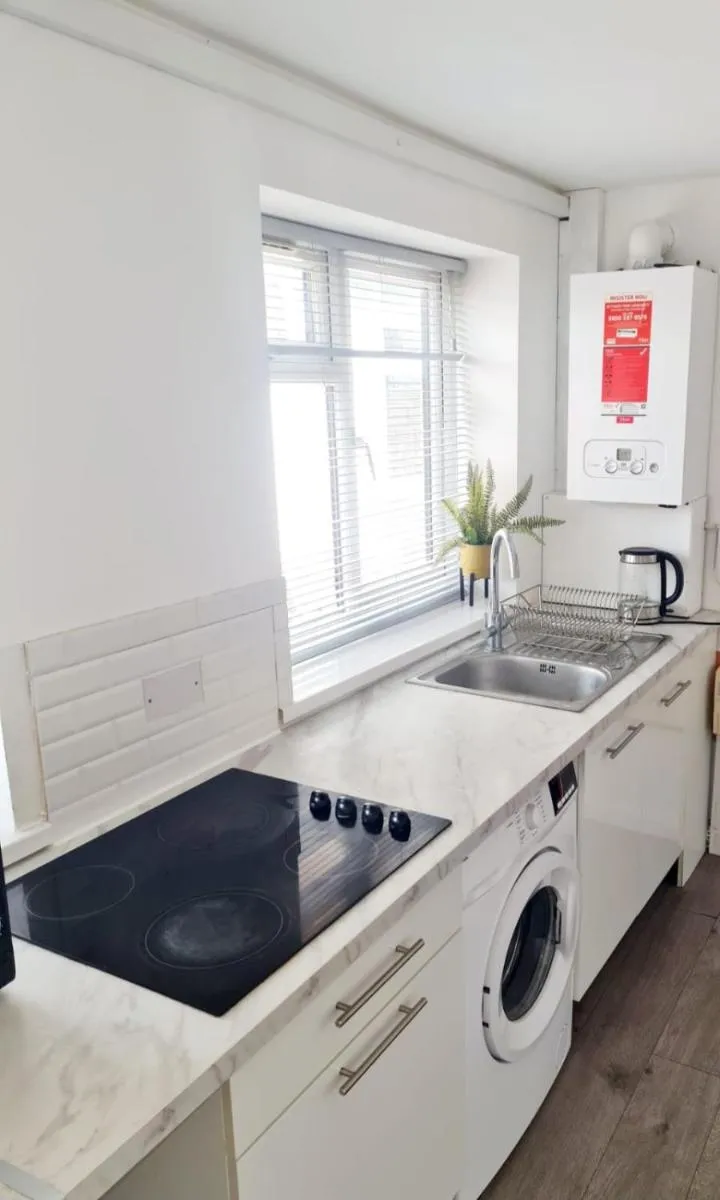 Image 3 of Modern 2 Bedroom Flat With Garden Harrow – London