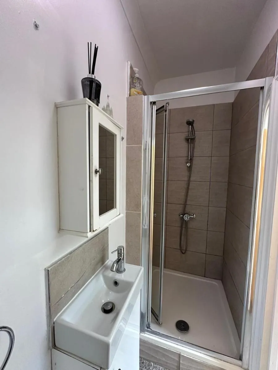 Image 4 of Modern 2 Bedroom Gem With Private Garden