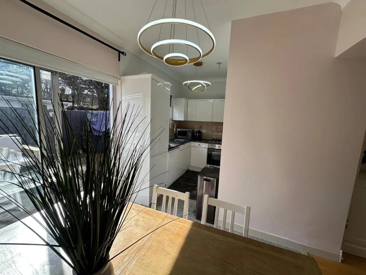 Image 3 of Modern 2 Bedroom Gem With Private Garden