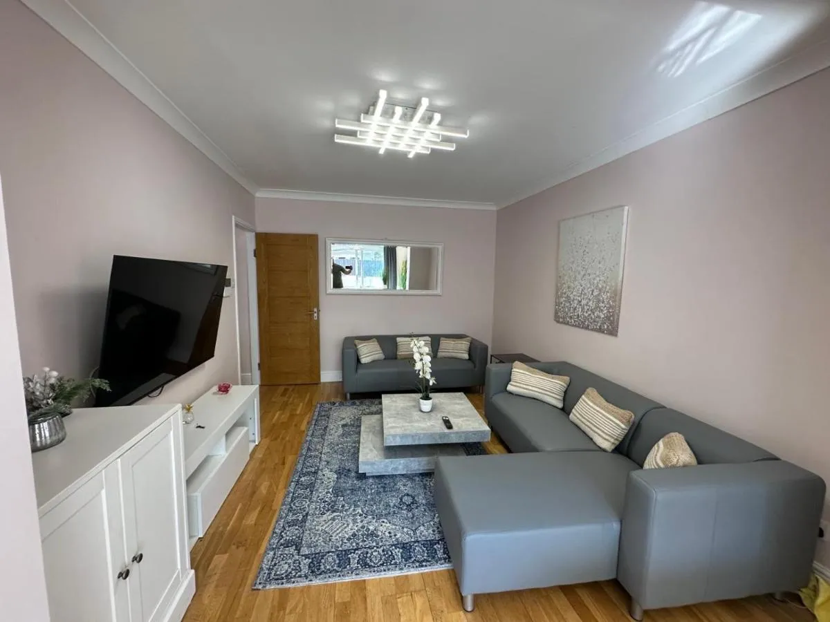 Image 5 of Modern 2 Bedroom Gem With Private Garden