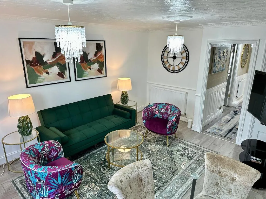 Image 1 of Modern 2 Bedroom House Near London City Airport, Excel, O2 & DLR with FREE Parking & Privet Entrance