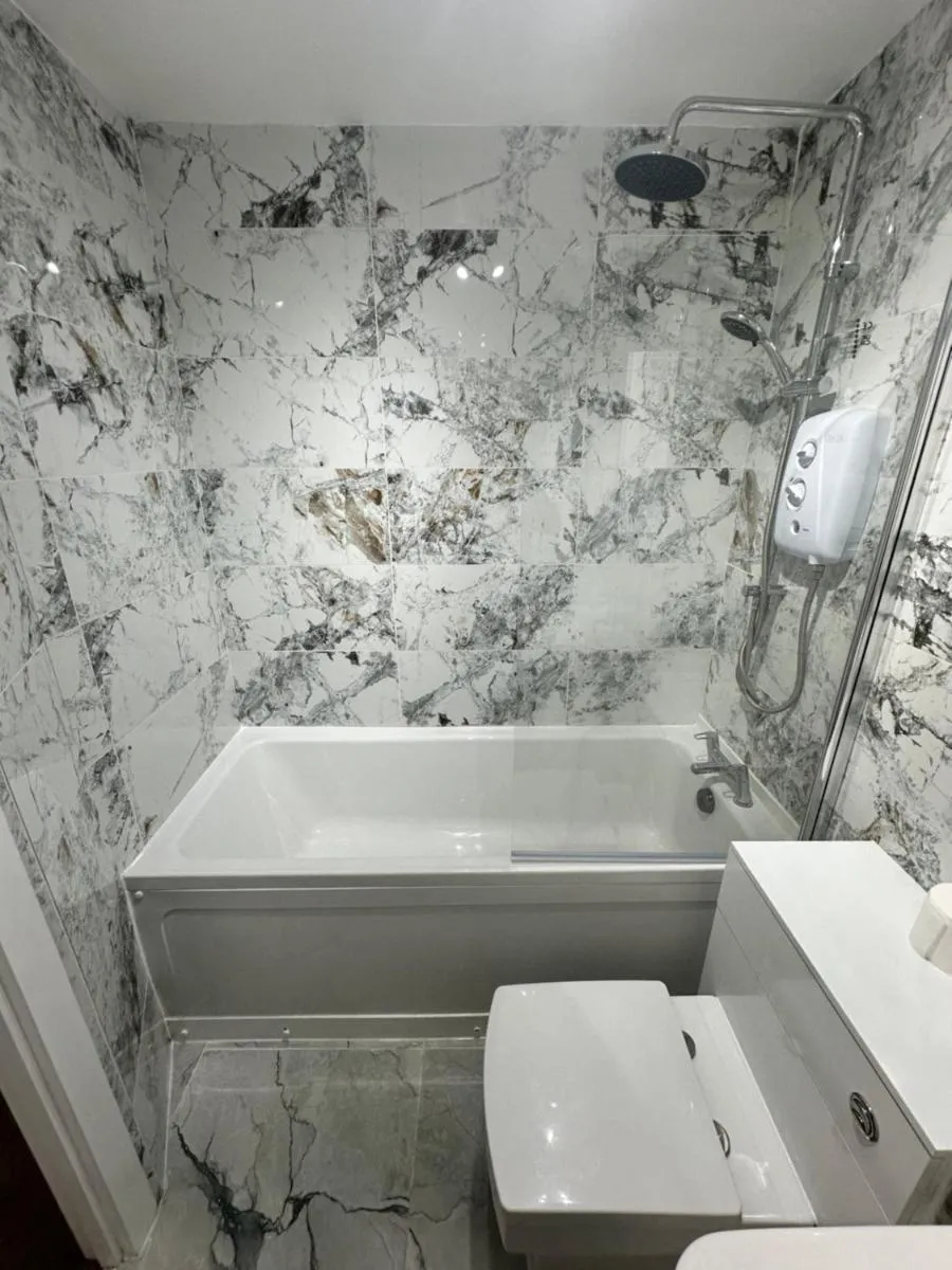 Image 3 of Modern 2 Bedroom House Near London City Airport, Excel, O2 & DLR with FREE Parking & Privet Entrance