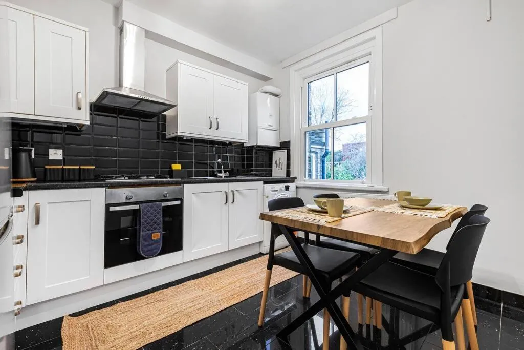Image 3 of Modern 2 Bedroom Townhouse Flat in King’s Cross