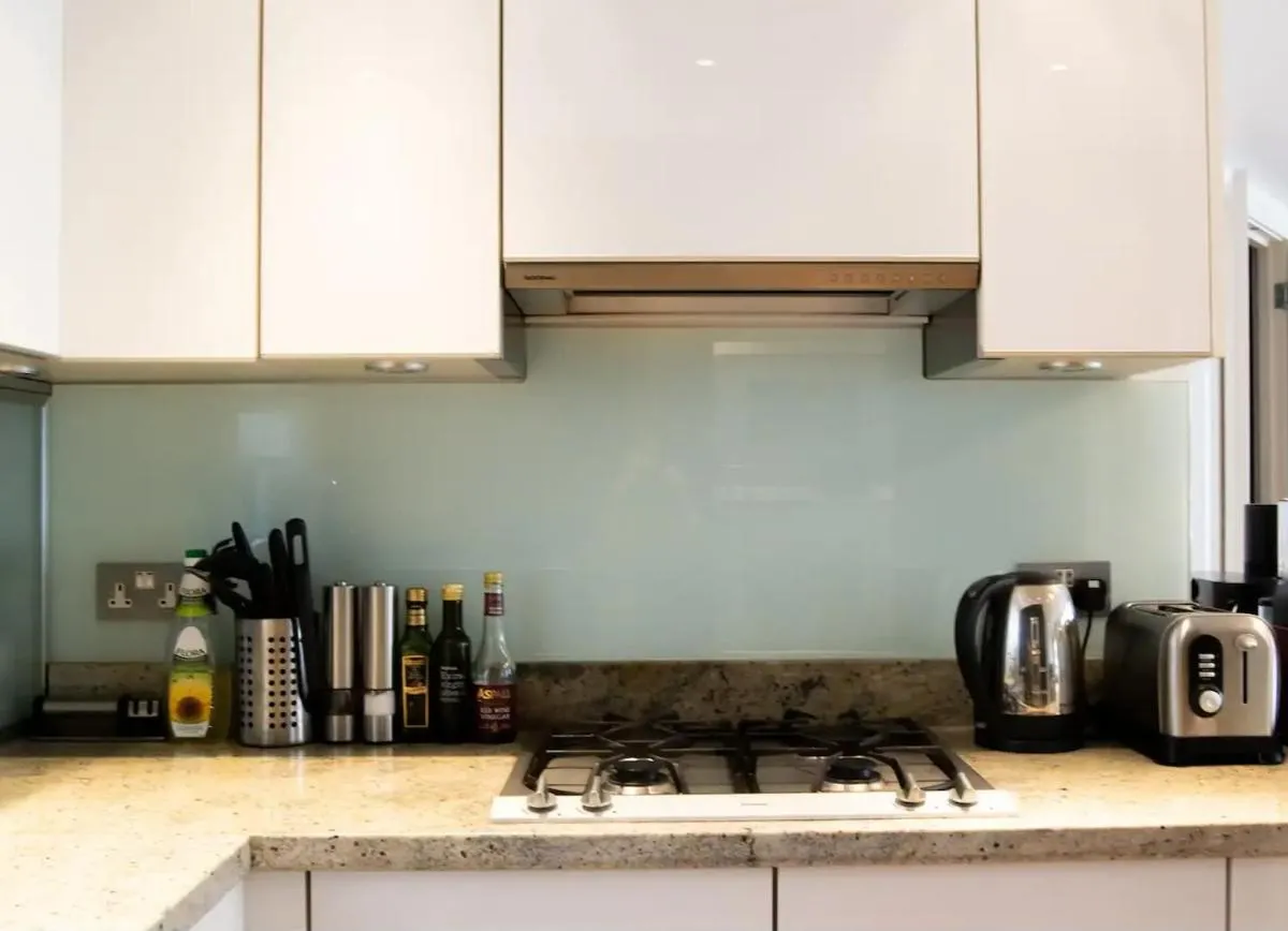 Image 4 of Modern 2 Bedroom with balcony Near Oxford Street