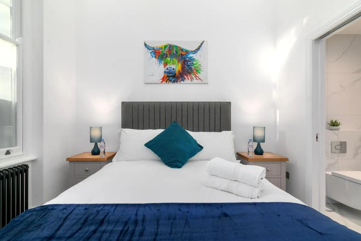 Image 4 of Modern 2 bed en-suite Chelsea