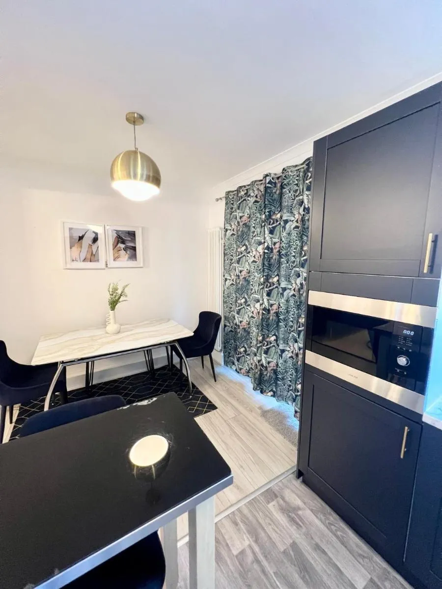 Image 4 of Modern 2 bed near mall and parking
