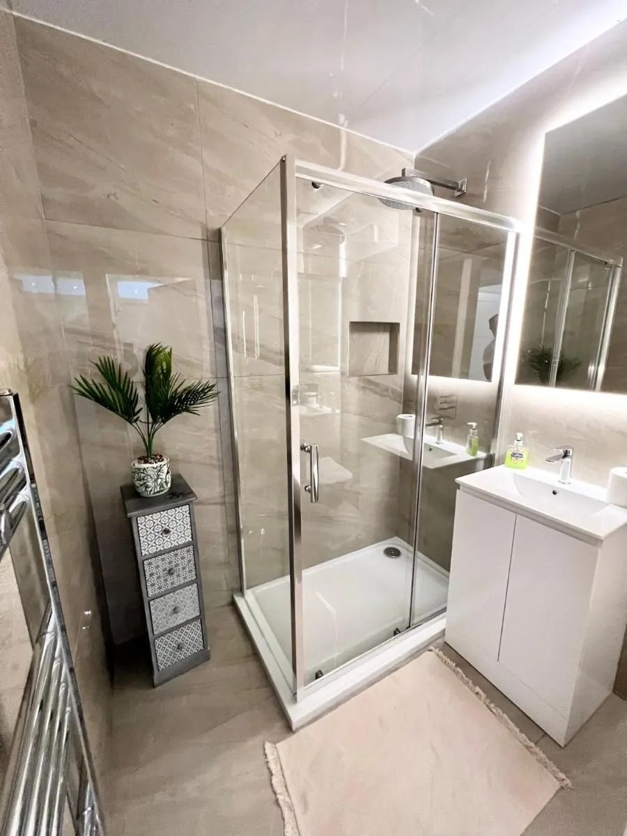 Image 3 of Modern 2 bed near mall and parking