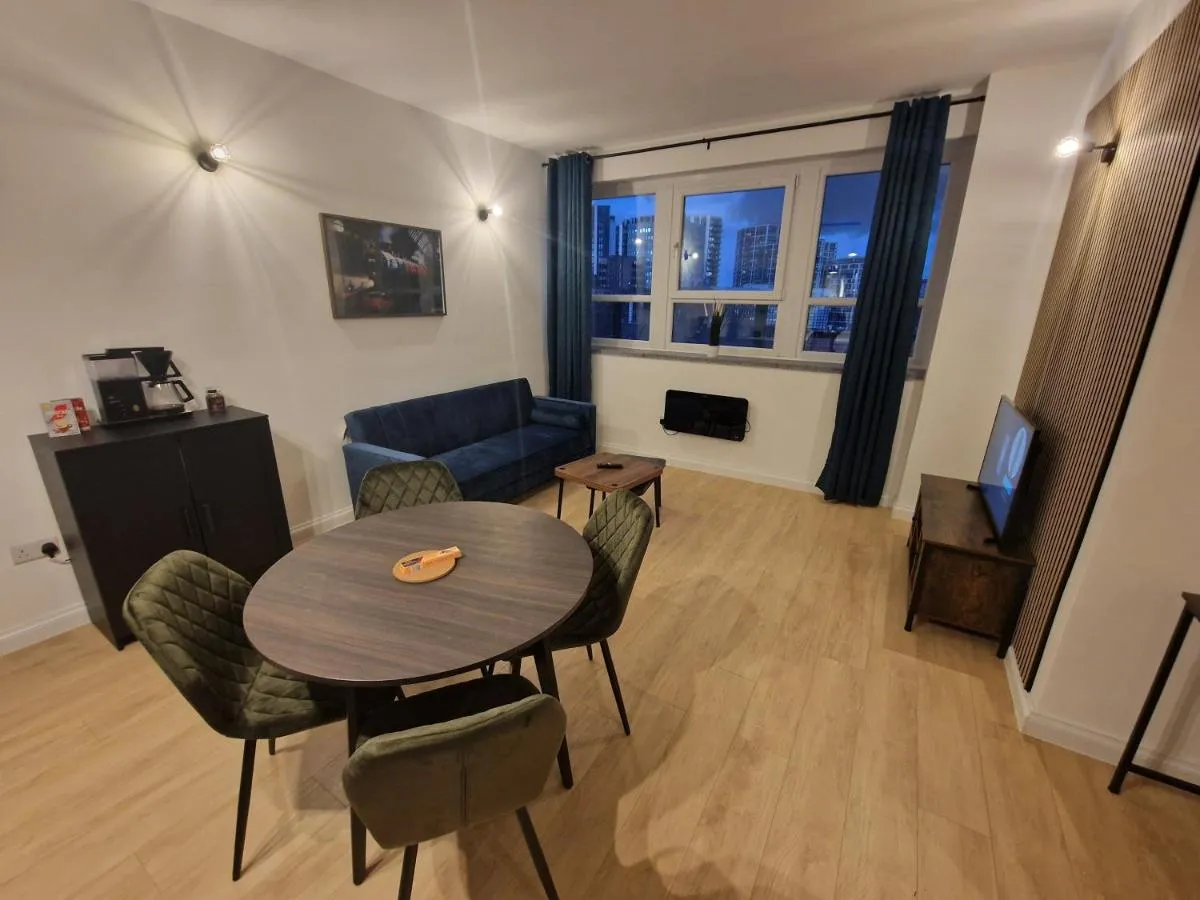 Image 3 of Modern 2 bedroom 2 Bathroom Flat, Free Parking in Woolwich