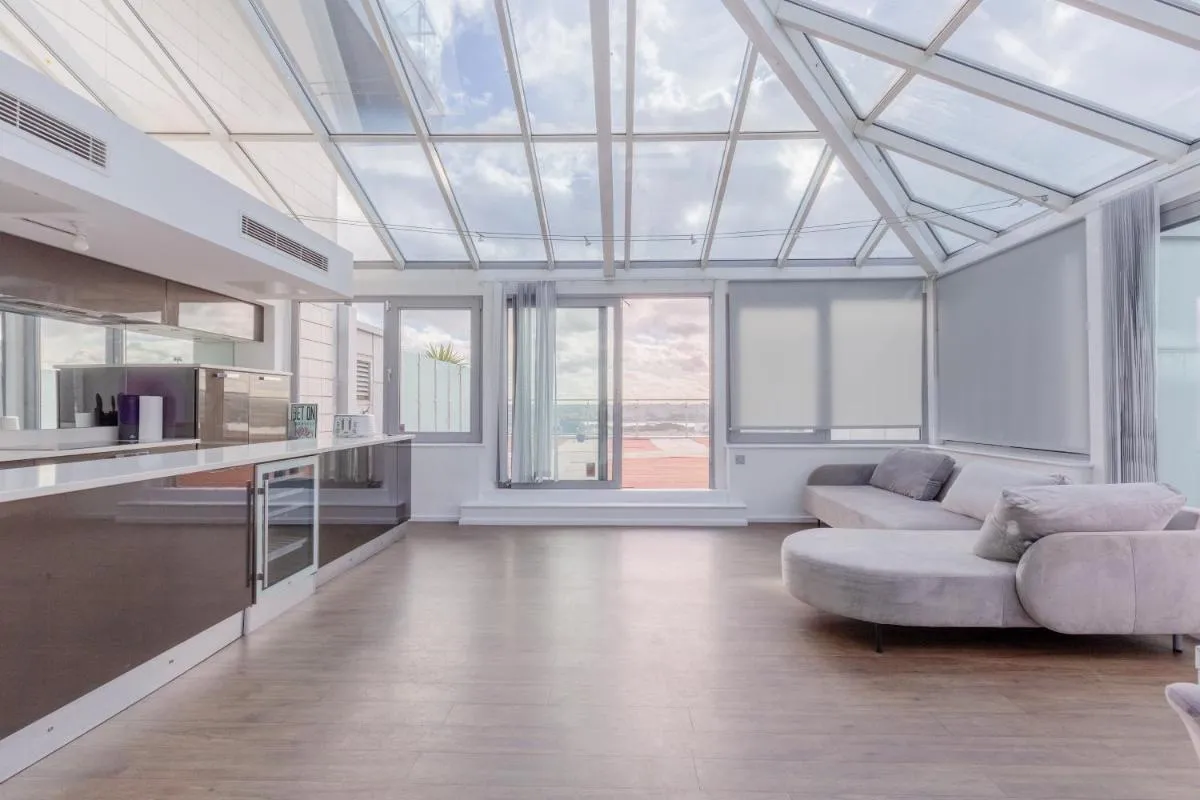 Image 3 of Modern 2-bedroom Waterfront flat with views of the O2