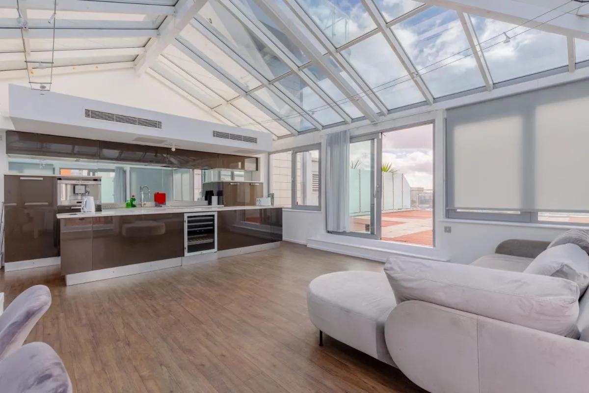 Image 4 of Modern 2-bedroom Waterfront flat with views of the O2