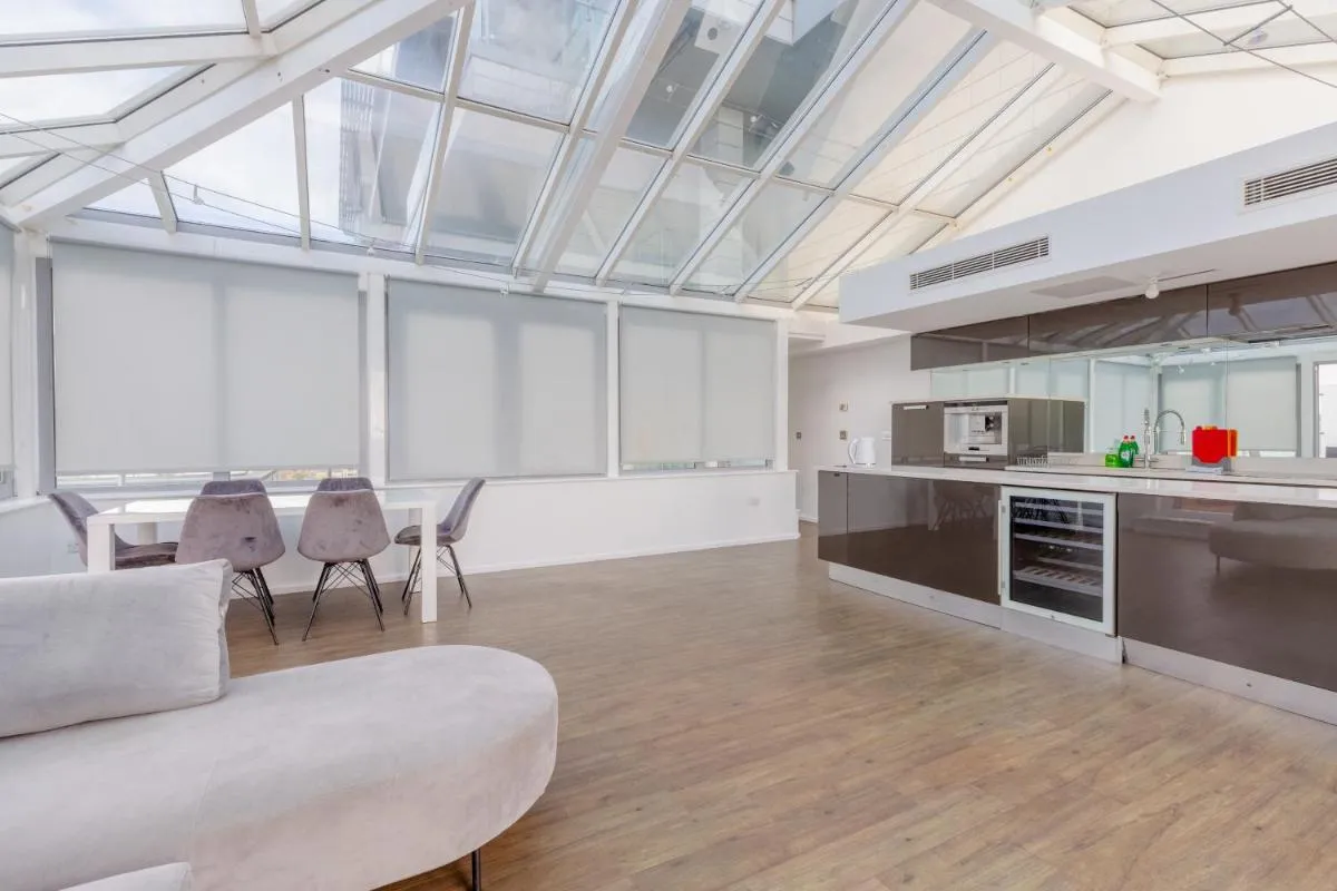 Image 5 of Modern 2-bedroom Waterfront flat with views of the O2