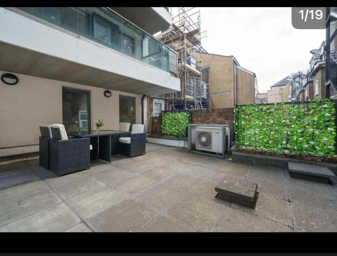 Image 3 of Modern 3 Bed 2 Bath Apartment Hyde Park