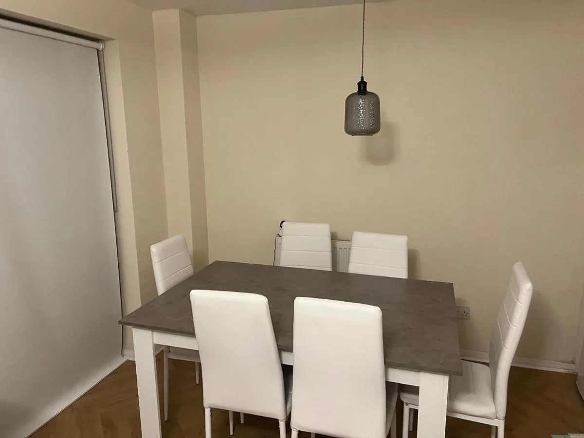 Image 3 of Modern 3 Bed Home for 7 Near Heathrow