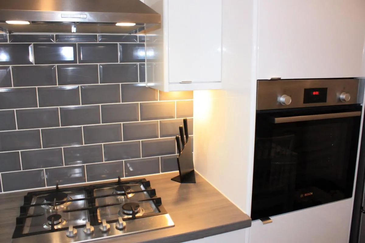 Image 5 of Modern 3 bedroom House with garden & private parking