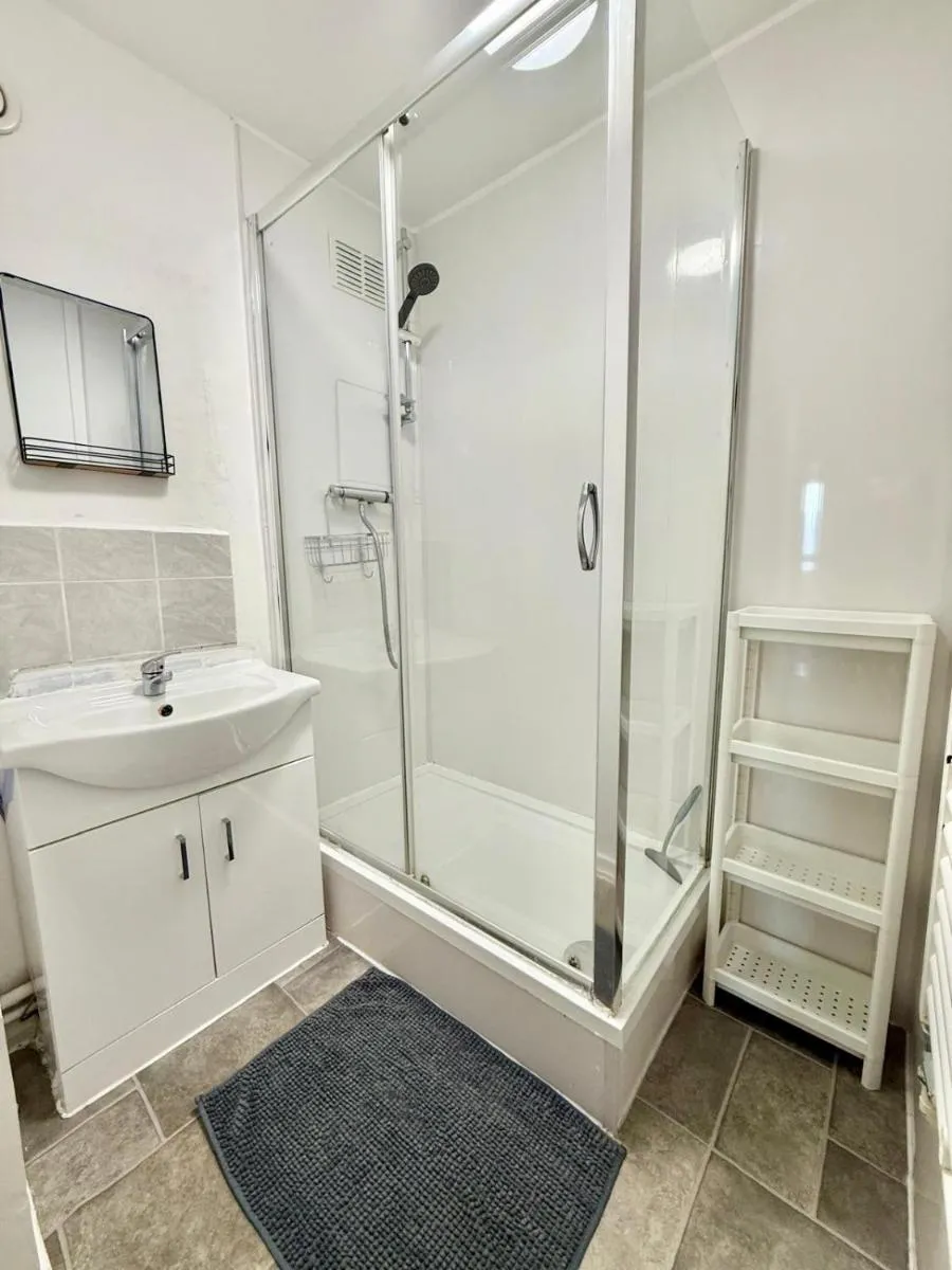 Image 3 of Modern 3bed Flat-Central London