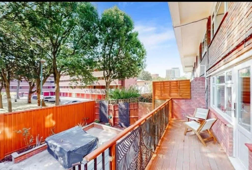 Image 5 of Modern 4BR Kings Cross – Patio & Balcony