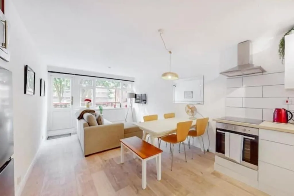 Image 4 of Modern 4BR Kings Cross – Patio & Balcony