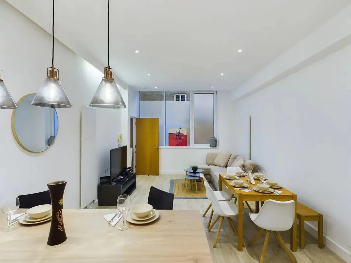Image 3 of Modern 4Bed 3Bath Balcony Apartment in Shoreditch – Pass the Keys