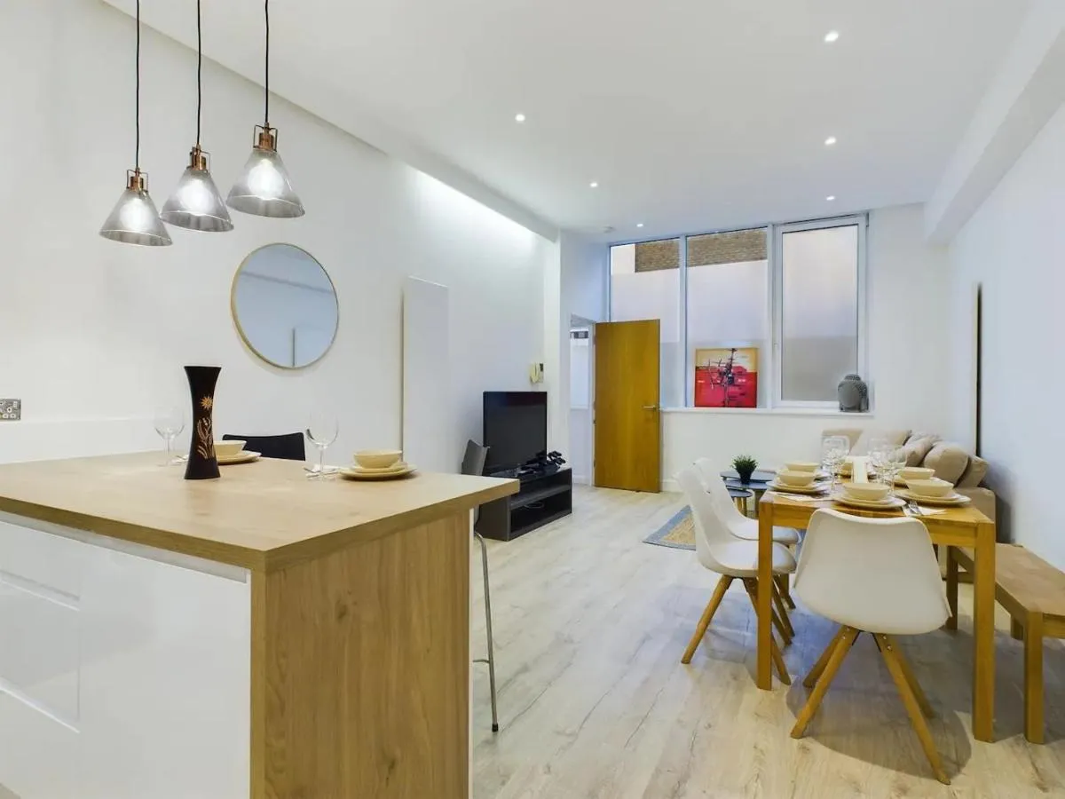 Image 5 of Modern 4Bed 3Bath Balcony Apartment in Shoreditch – Pass the Keys