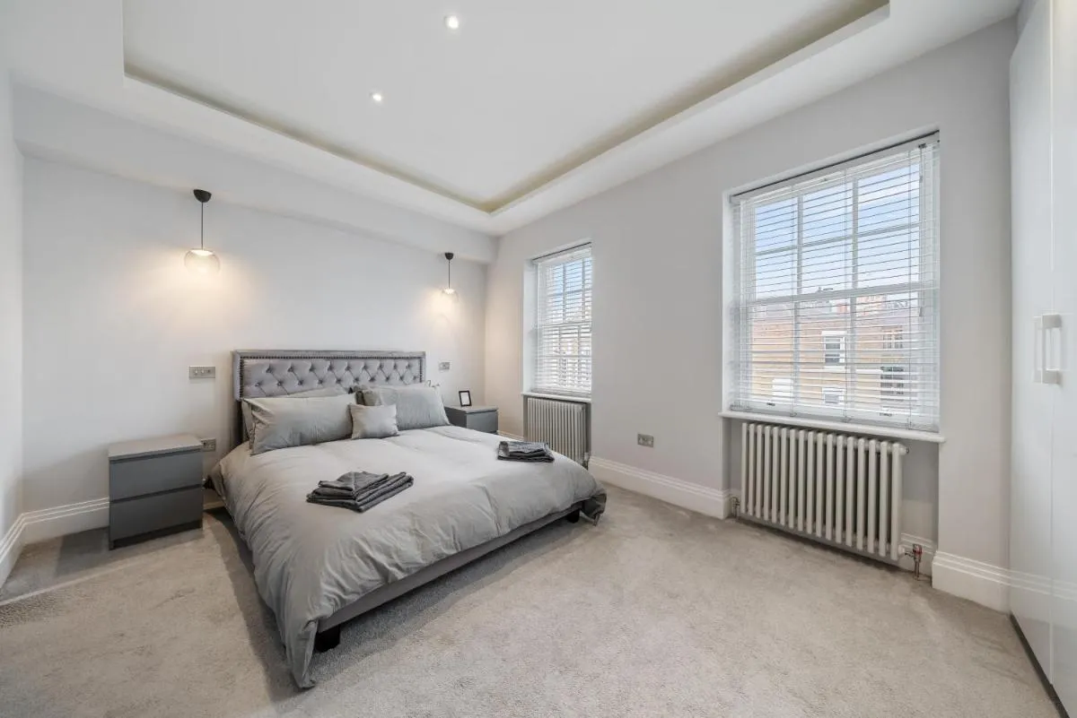 Image 2 of Modern 4 Bedroom Townhouse with Cinema Room in the heart of London SE1