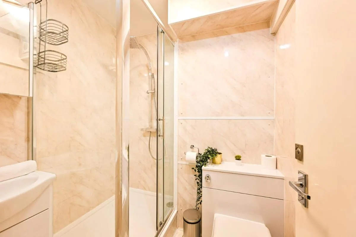 Image 3 of Modern 5-Bedroom Duplex Flat near Regents Park and Great Portland St