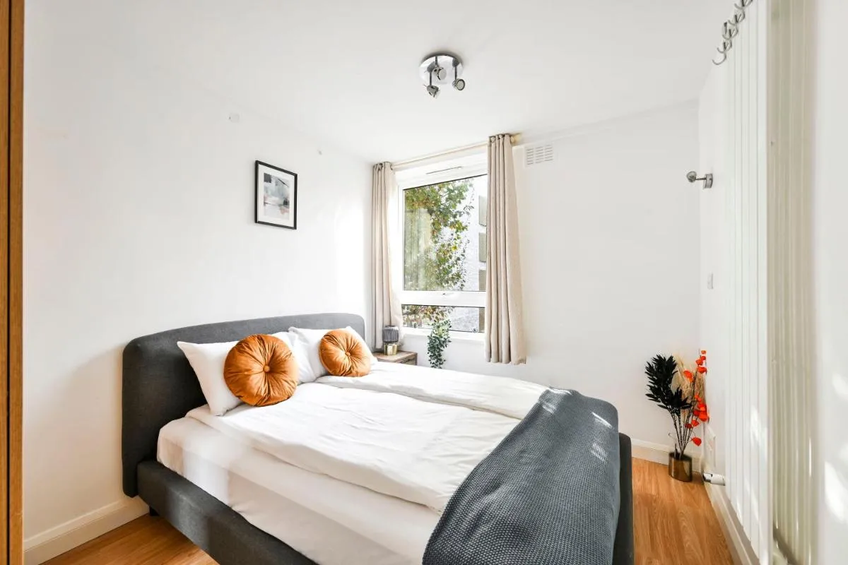 Image 2 of Modern 5-Bedroom Duplex Flat near Regents Park and Great Portland St