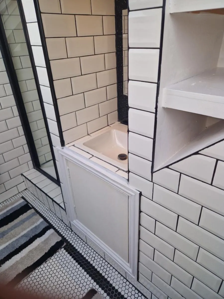 Image 3 of Modern 5 bedroom house with parking, London
