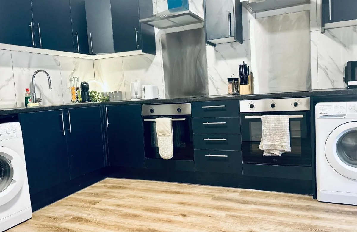 Image 5 of Modern 8-Bed Guest House, 5 Mins to Heathrow