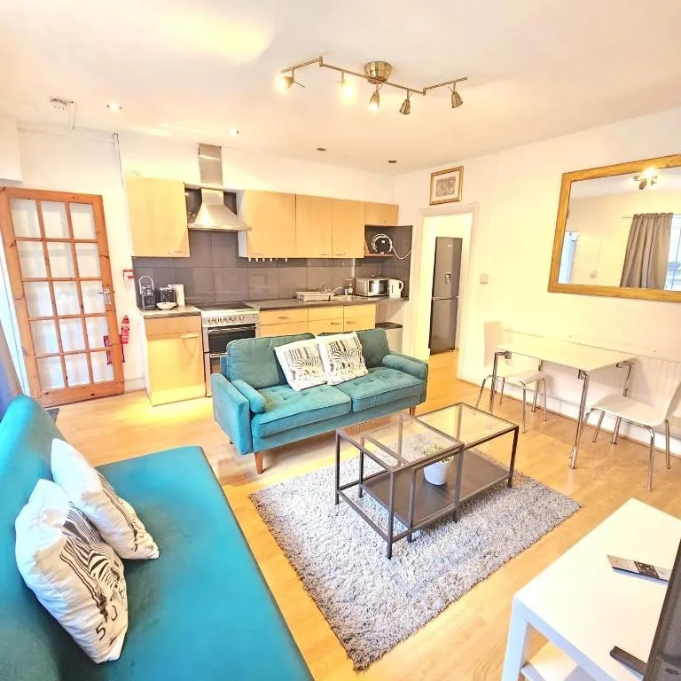 Image 1 of Modern Apartment 5 min to Stations
