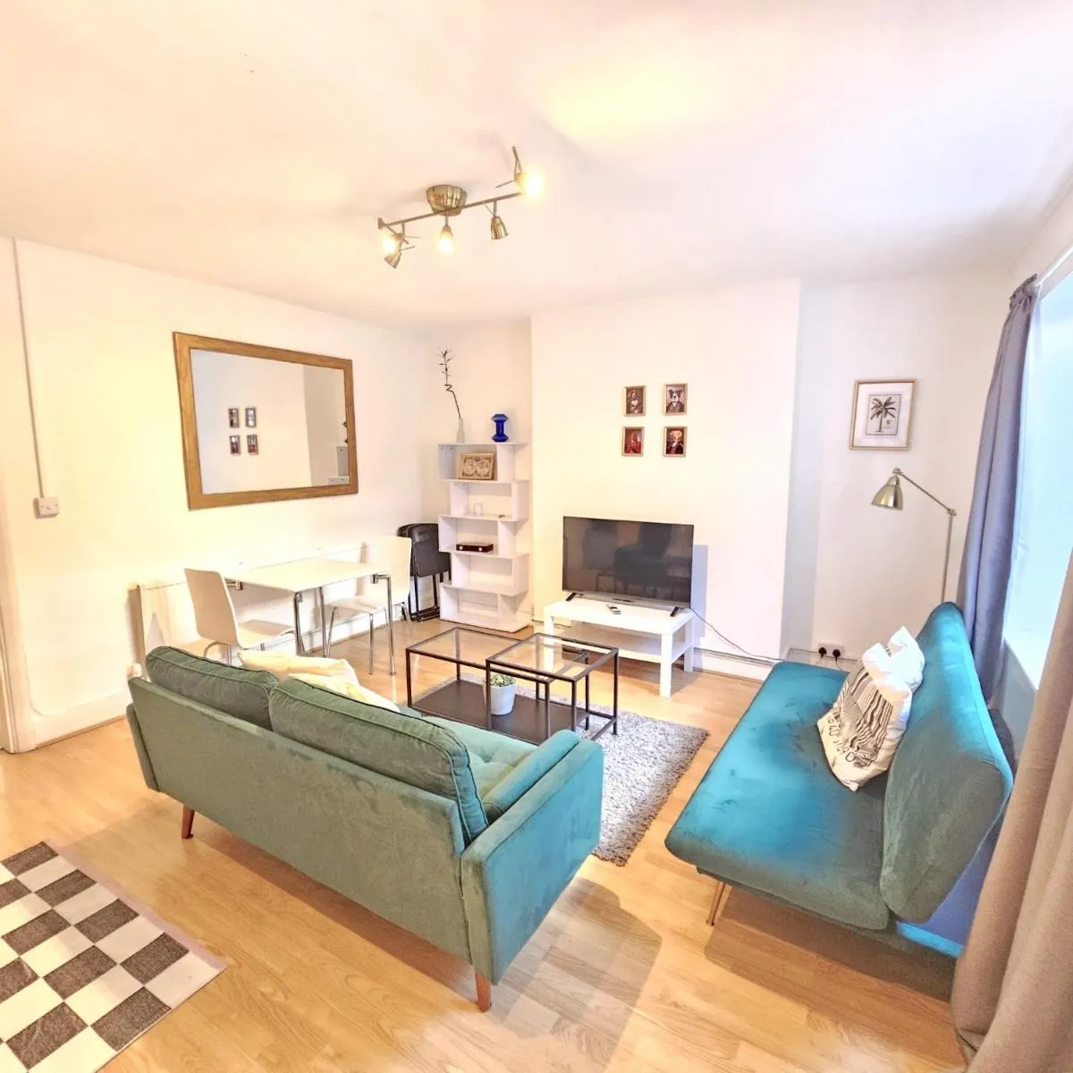 Image 5 of Modern Apartment 5 min to Stations