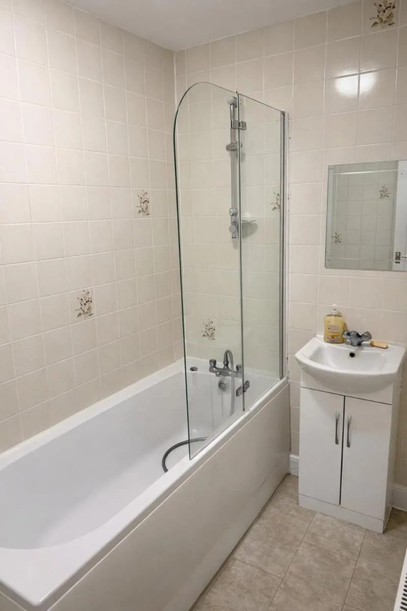 Image 5 of Modern Apartment Near London City Airport