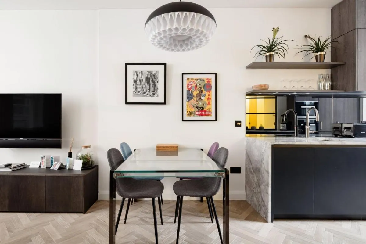 Image 4 of Modern Apartment & Rooms at Charing Cross