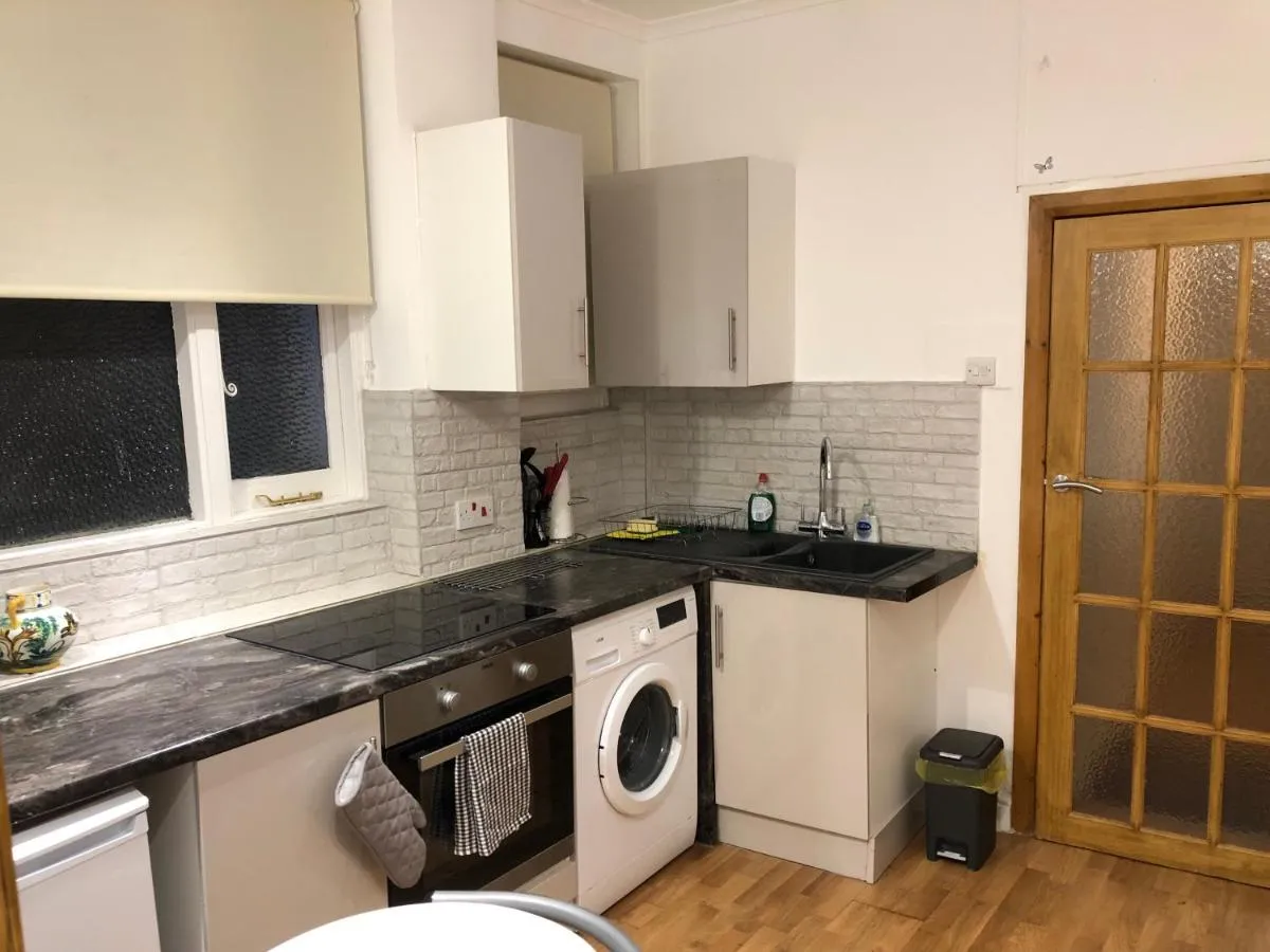Image 4 of Modern Apartment in Twickenham Highstreet