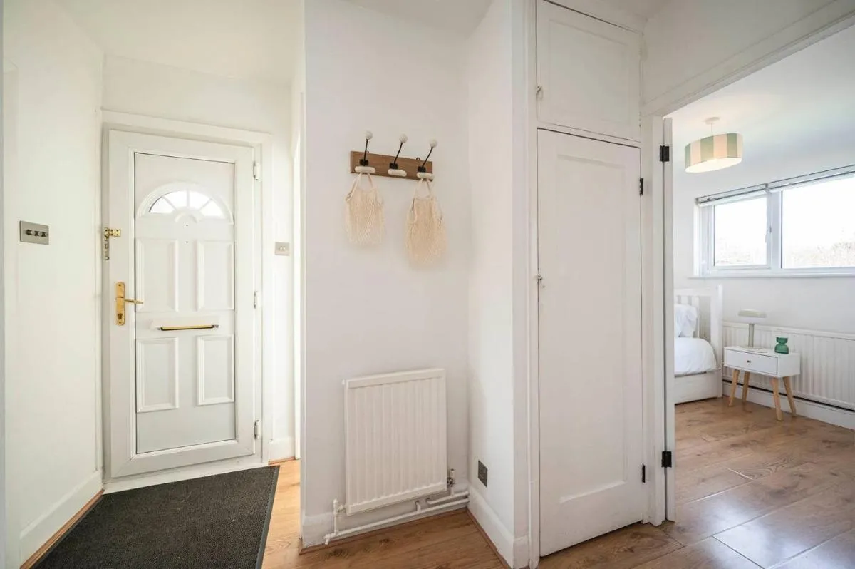 Image 3 of Modern Beckenham Apartment fast London train links – Pass the Keys
