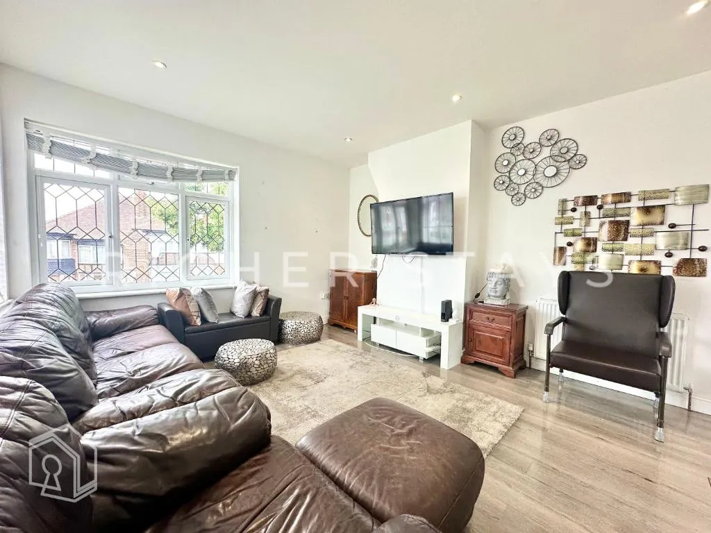 Image 1 of Modern Classic 3-Bedroom Flat