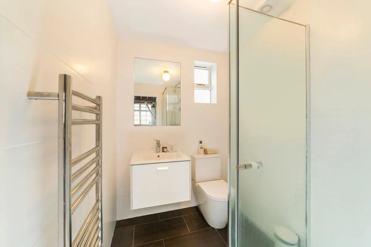 Image 3 of Modern Comfort Spacious Apartment Near Kings Cross and Camden