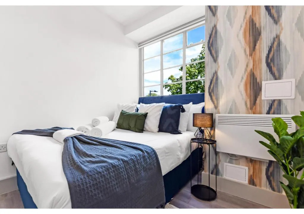 Image 1 of Modern Comforts 2 BD Flat – Sleeps 5