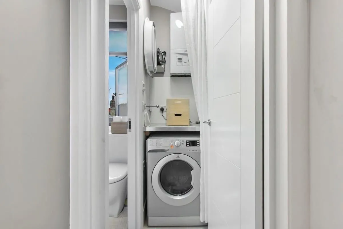 Image 5 of Modern Double bedroom in city apartment room 1