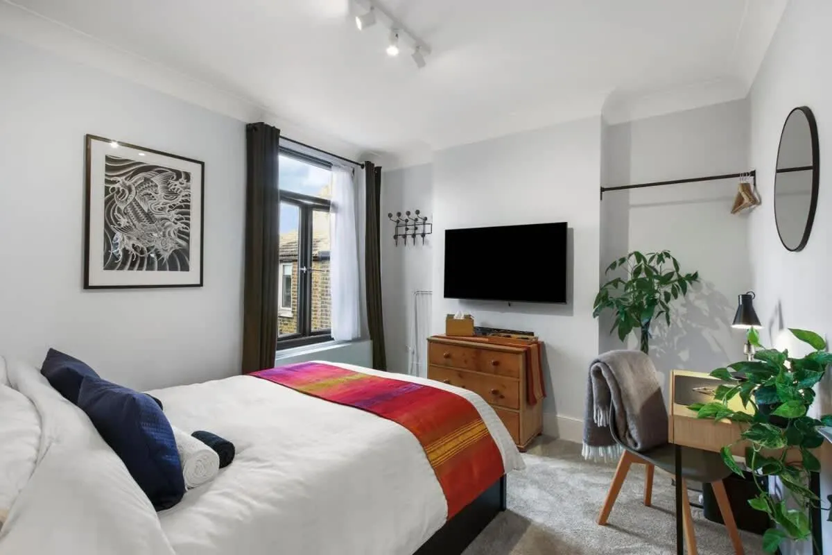 Image 5 of Modern Double bedroom in city apartment room 2