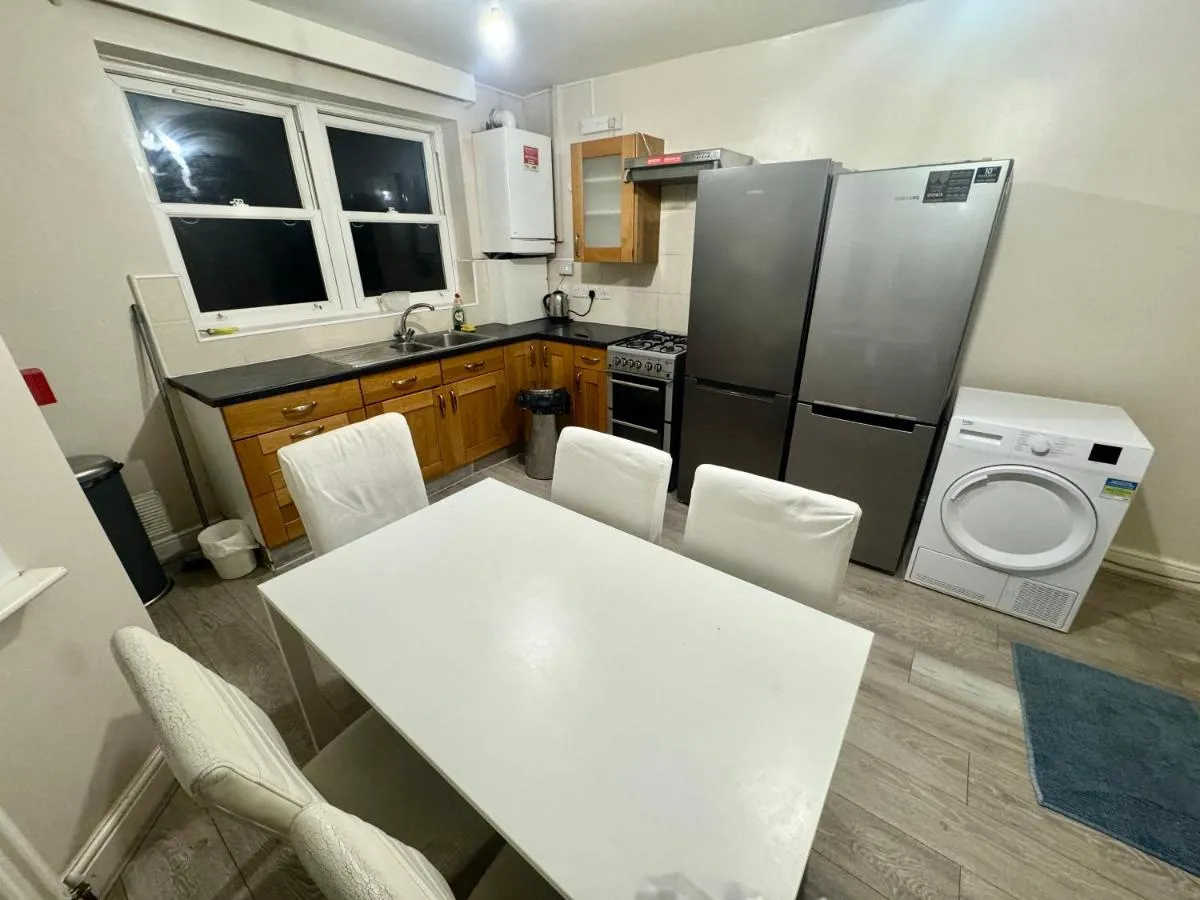 Image 4 of Modern En-Suite Rooms by Finsbury Park Station 8 mins to King’s Cross by Tube