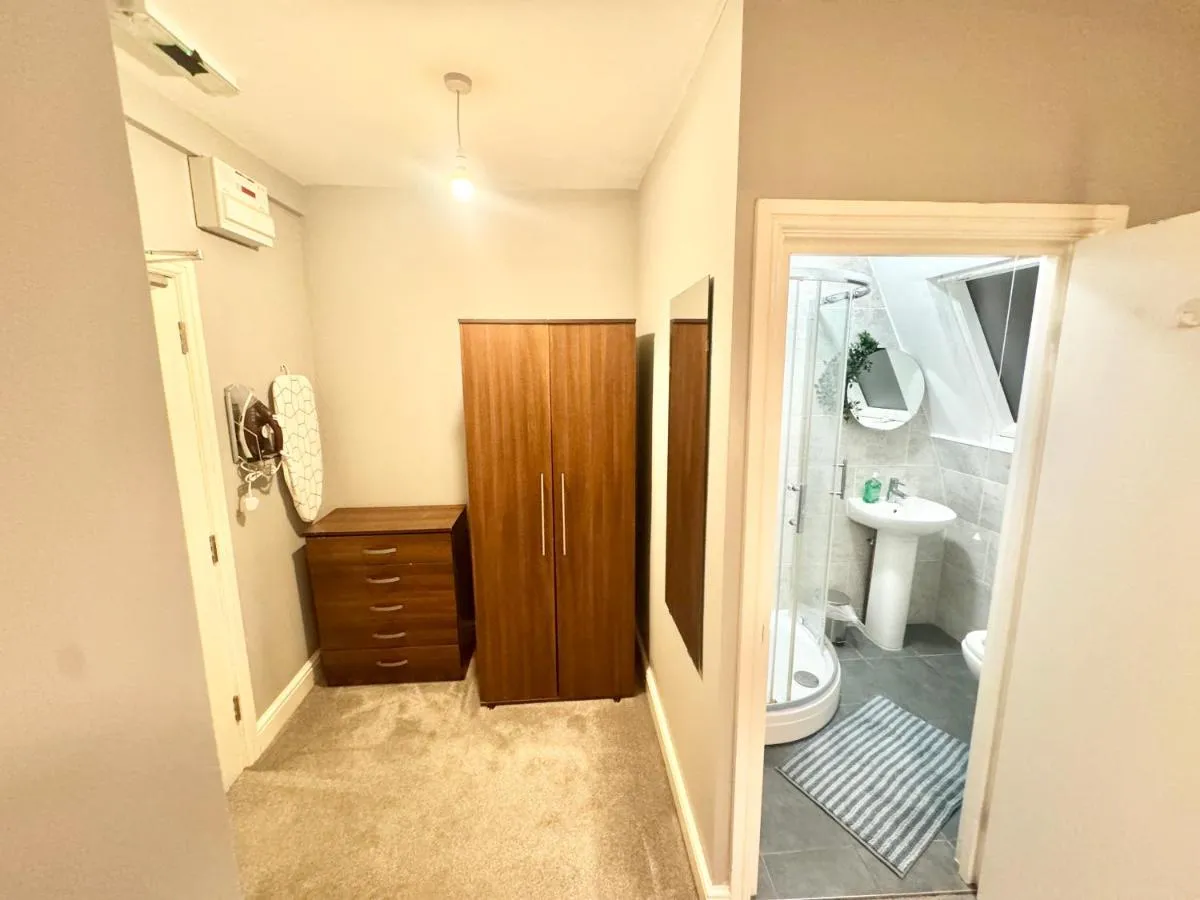 Image 3 of Modern En-Suite Rooms by Finsbury Park Station 8 mins to King’s Cross by Tube
