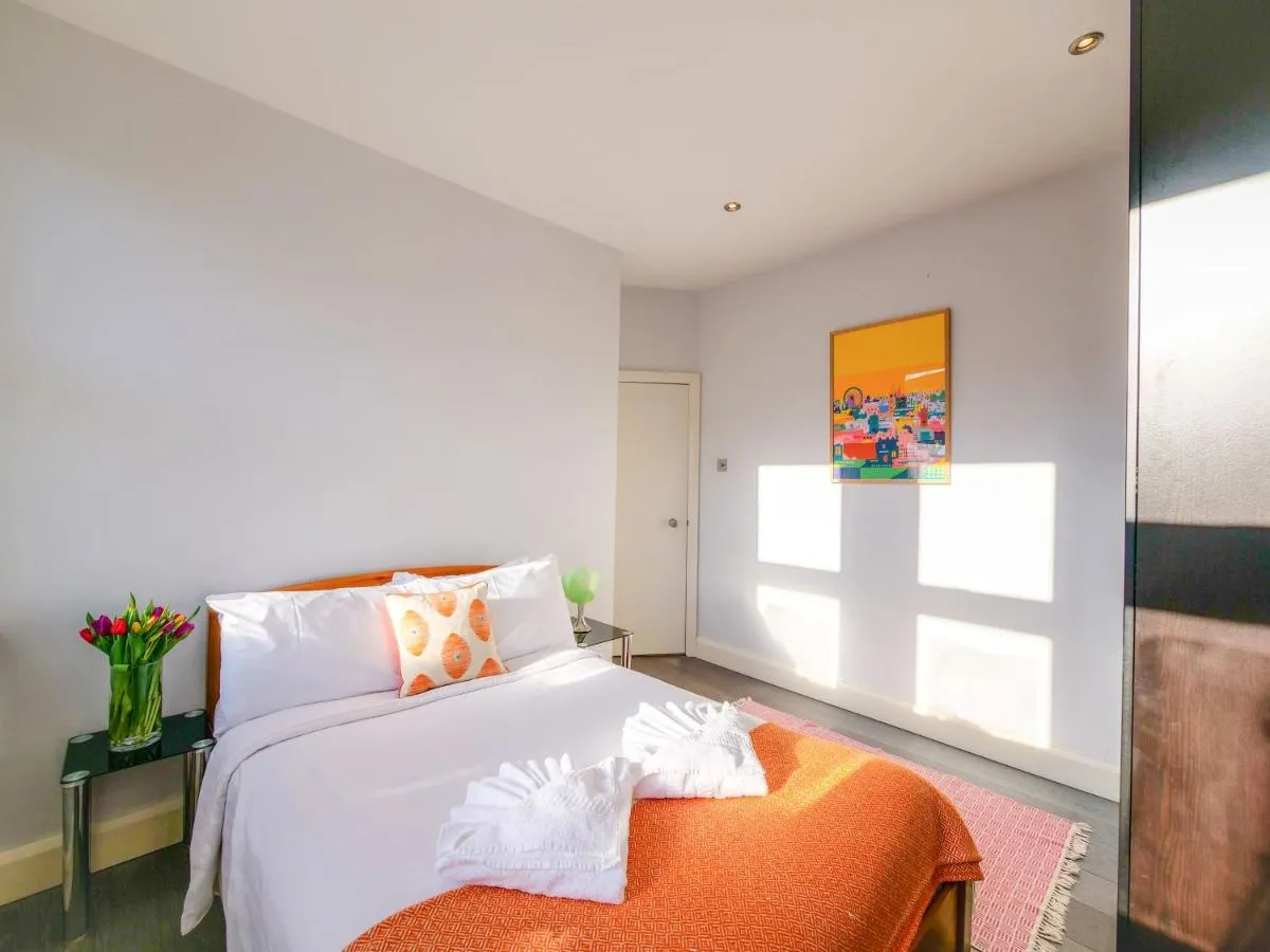Image 5 of Modern Finchley Apartment with Garden