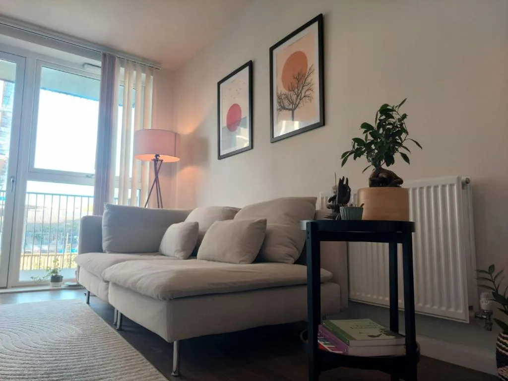 Image 1 of Modern Flat Close to Heathrow Airport & Central London