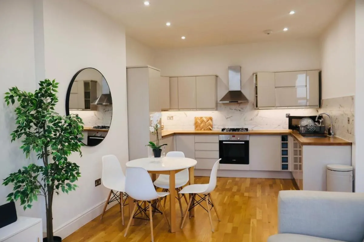 Image 3 of Modern Flat in London