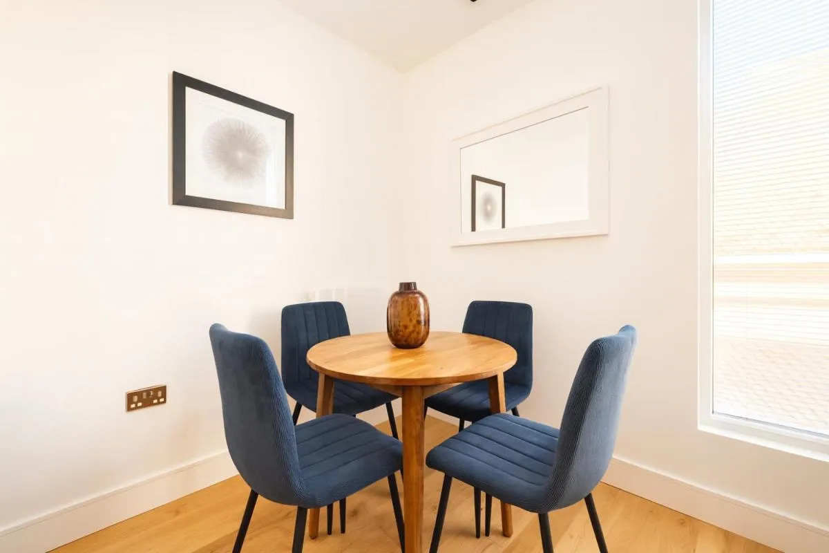 Image 5 of Modern Flat near Heathrow Airport