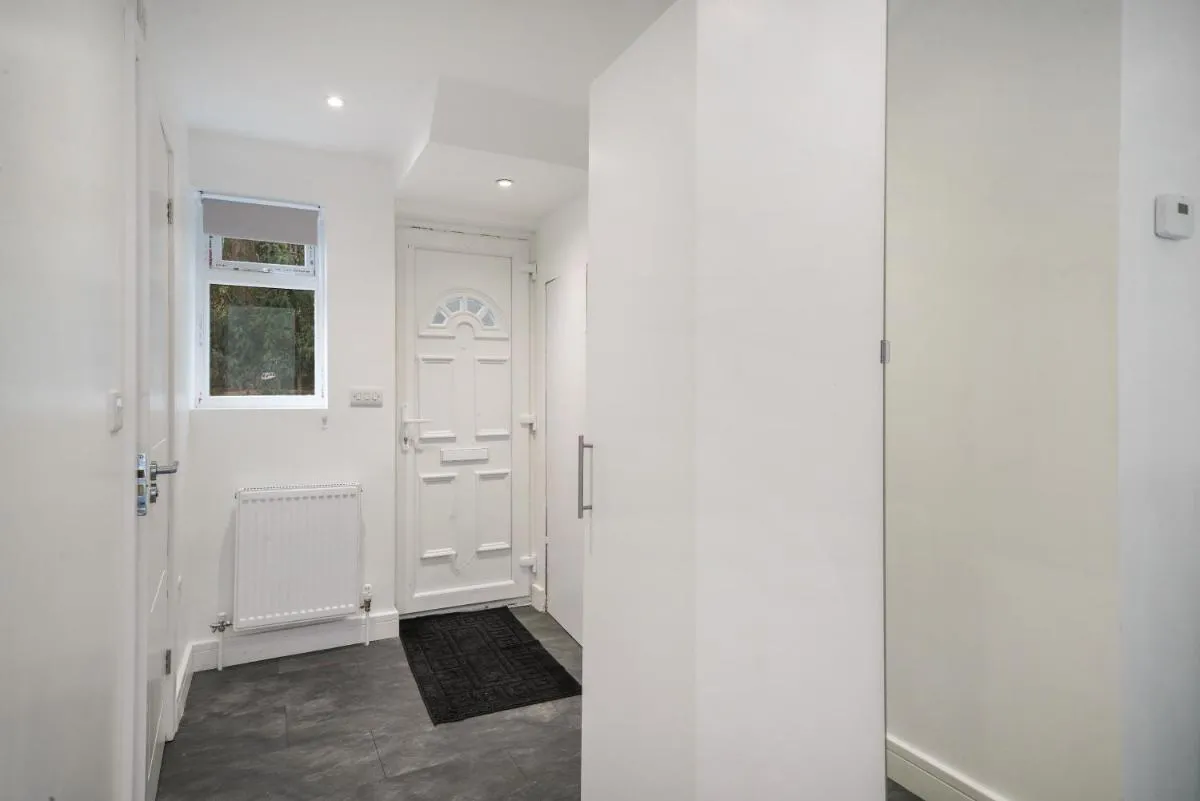 Image 4 of Modern Flat near Wembley stadium